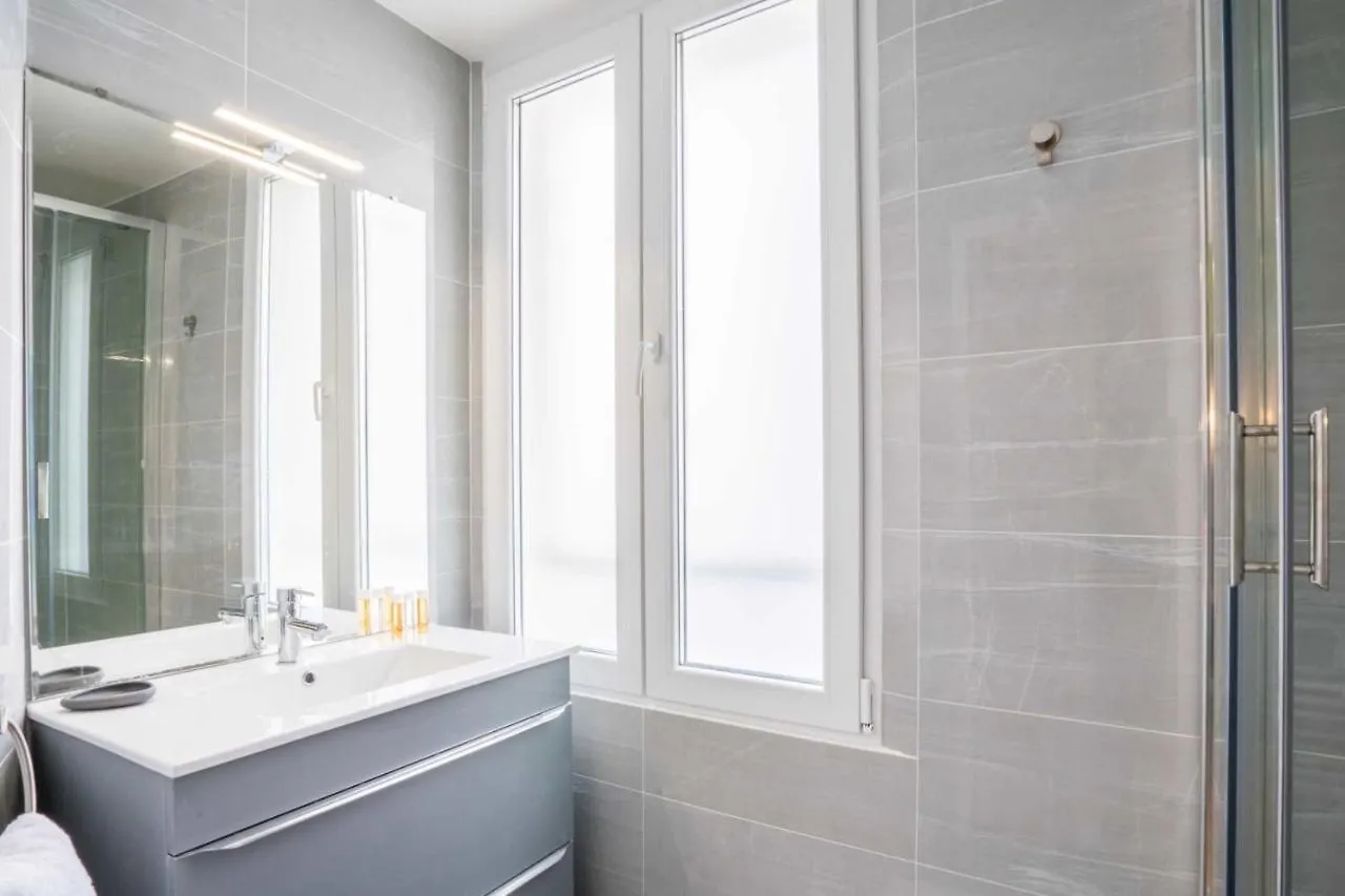 Cosy Apartment In The Heart Of Belleville 6P2Bedroom Paris France